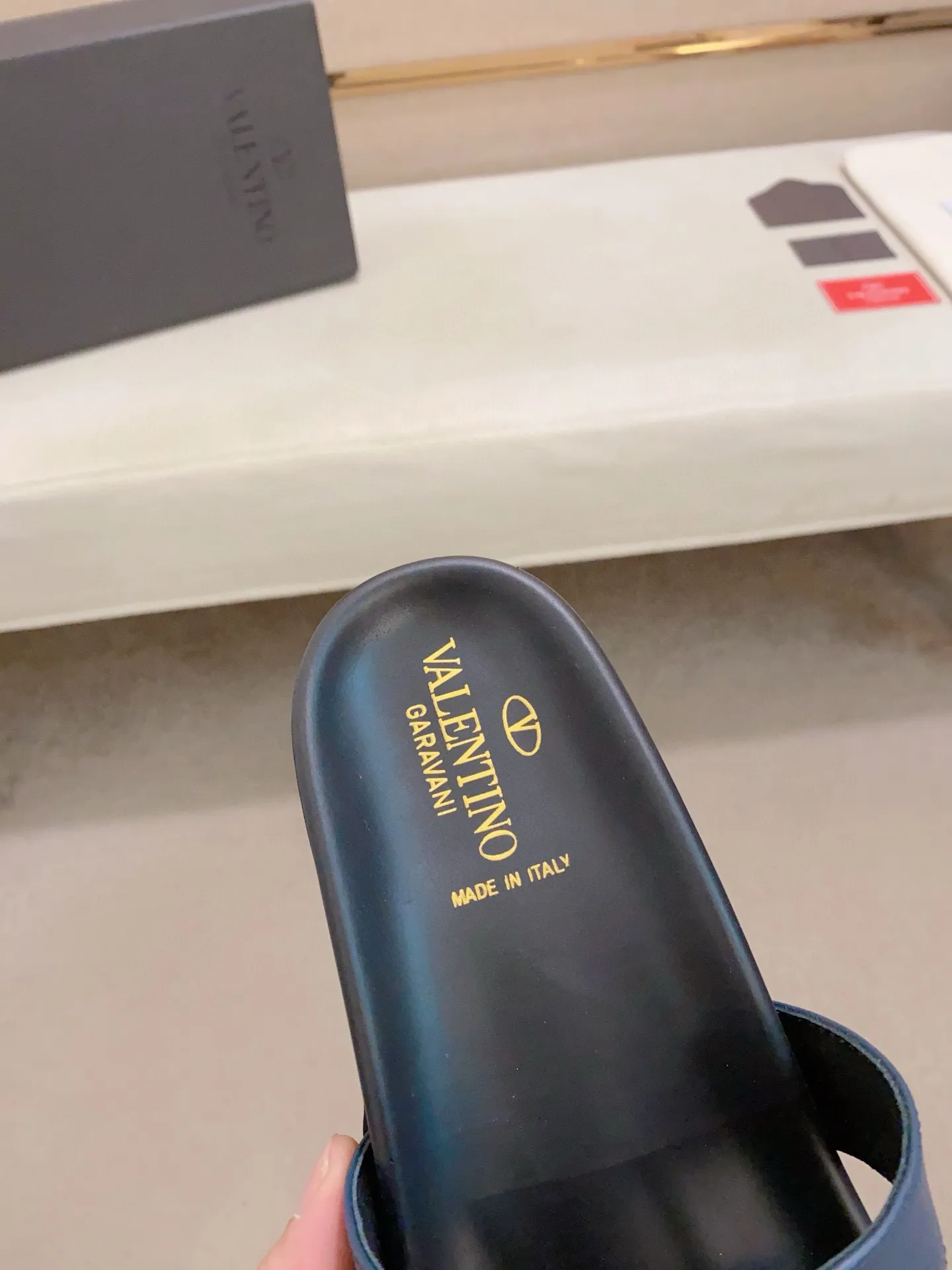 Men's shoes💰: 440💰[Valentino] New men's boutique slippers, counter quality, classic plaid, the actual workmanship is quite complex🔰The uppers are made of imported fabrics➕🐑Sheepskin lining, which tests the craftsman's craftsmanship➕original PU outsole. Size: 38-44 (45 can be customized, non-refundable)